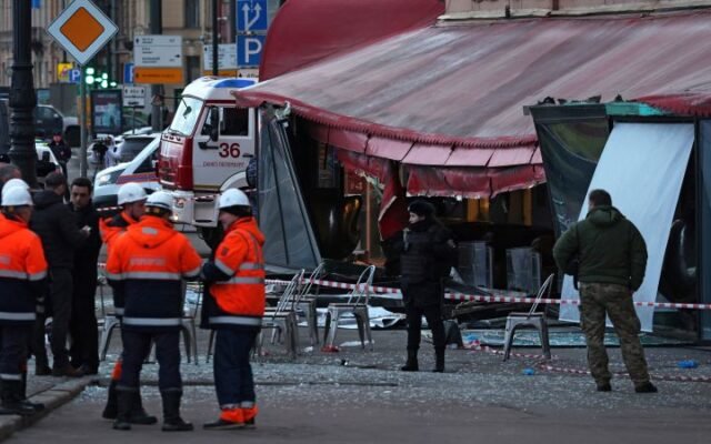 Video shows moment of deadly explosion at cafe in Russia