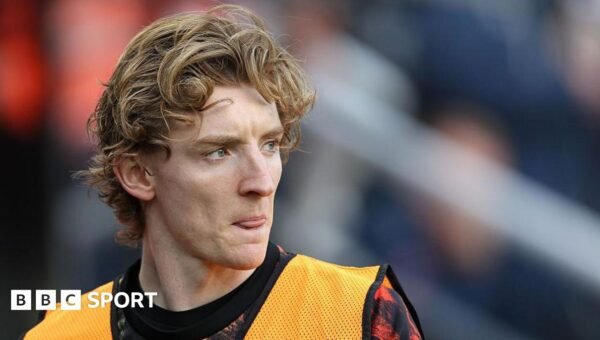 Why are Barcelona signing Gordon from Newcastle?