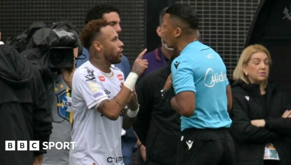 Neymar furious as he is wrongly substituted