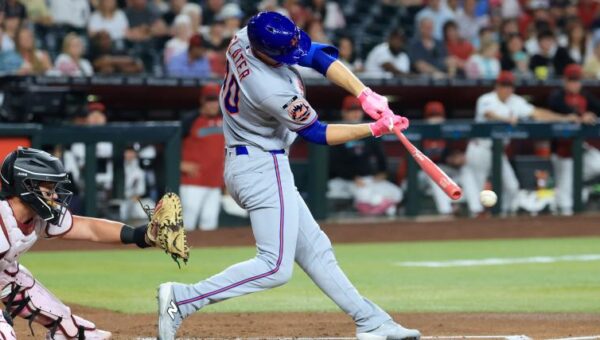 Red Sox Division Rival Reportedly Sign Veteran Outfielder