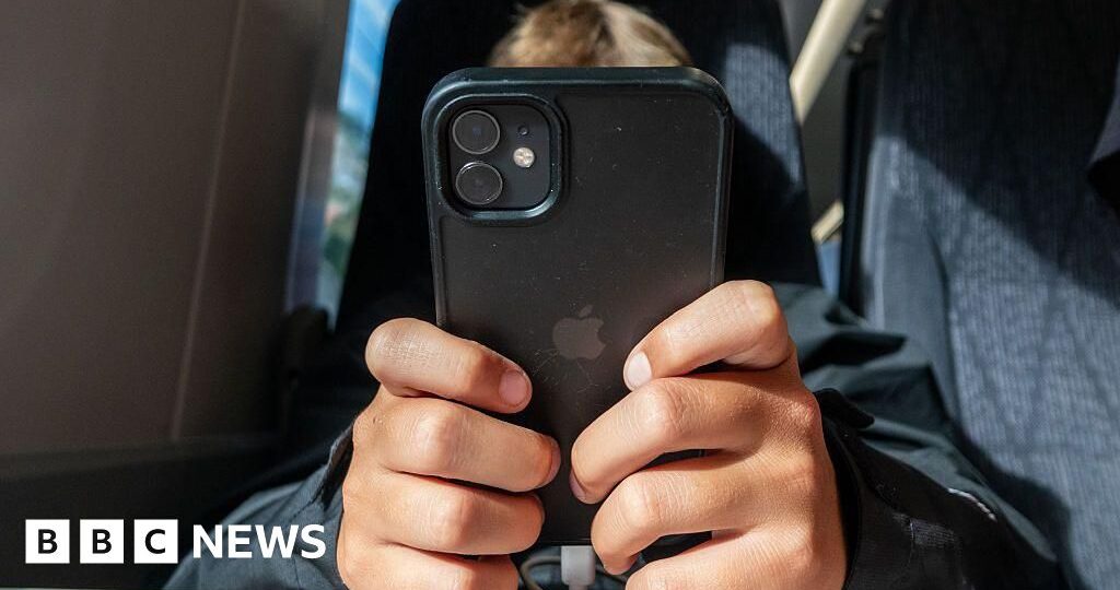 Better WiFi for hundreds of trains under government plans