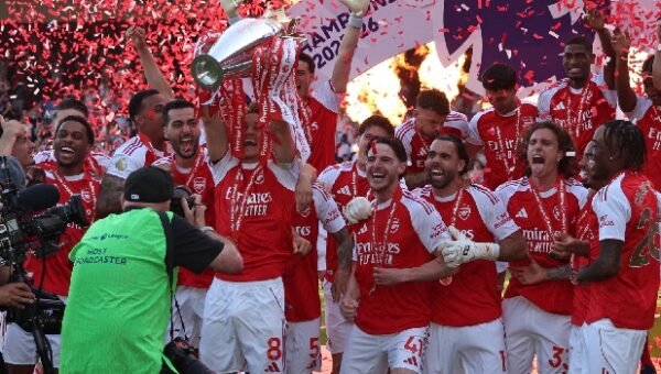 Arsenal Crowned Champions, Lift Premier League Trophy