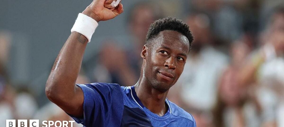 'Magician' Monfils exits final French Open