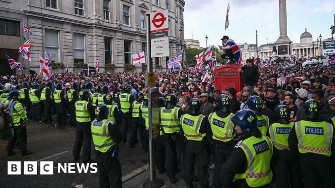 Met Police prepares armoured vehicles and 4,000 officers for dual London protests