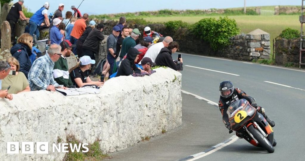 Rider dies following crash on Pre-TT classic race