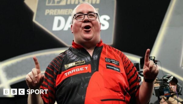 Bunting wins as Humphries avoids Littler semi-final