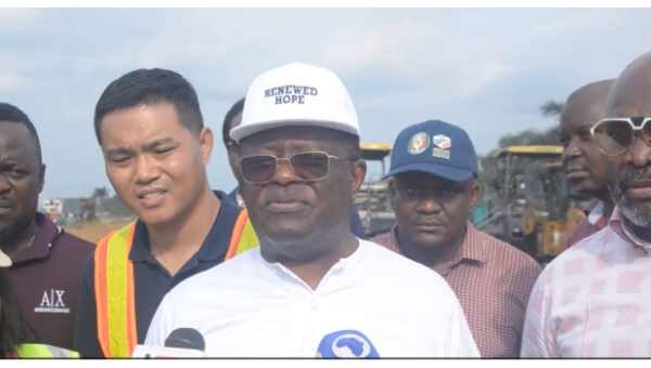 FG Signs Over N690bn Contracts For South-West, North-West Road Construction