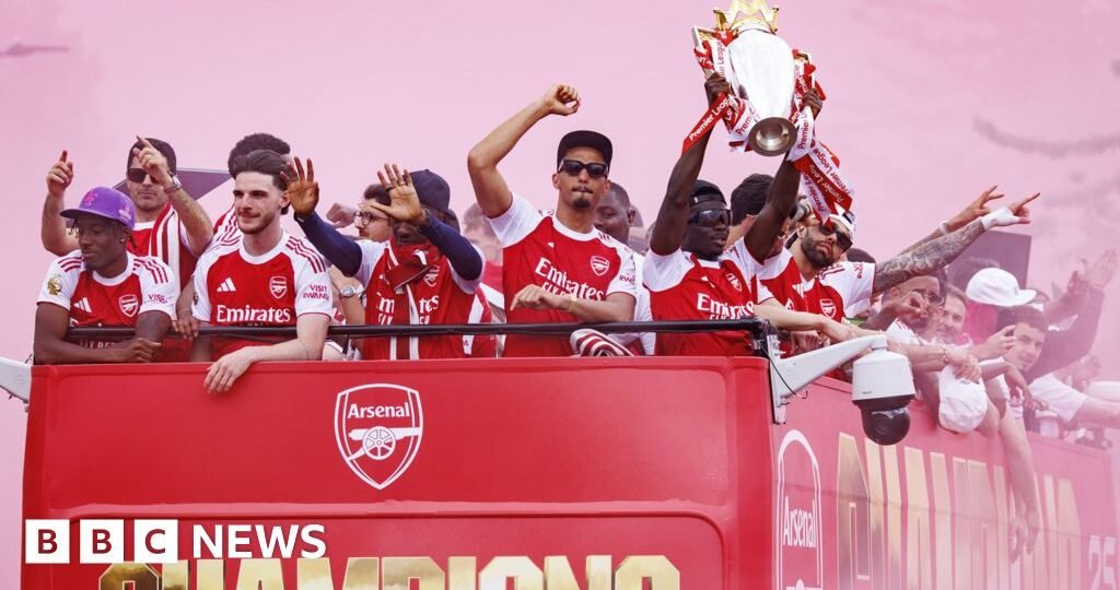 Arsenal fans turn streets red for victory parade
