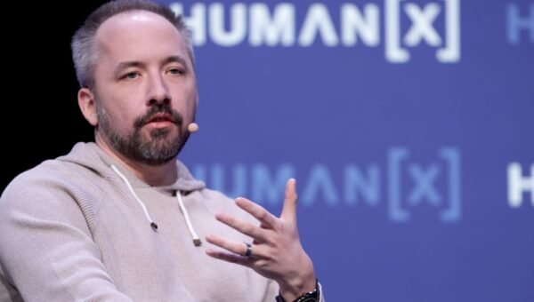 Read the Dropbox memos about CEO Drew Houston's plan to train his replacement and step down