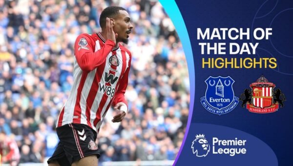 Sunderland keep Europe hopes alive with win at Everton