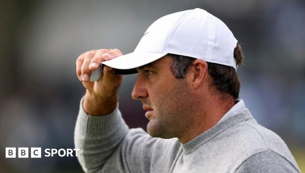 Scheffler shares US PGA lead as Aronimink bites back