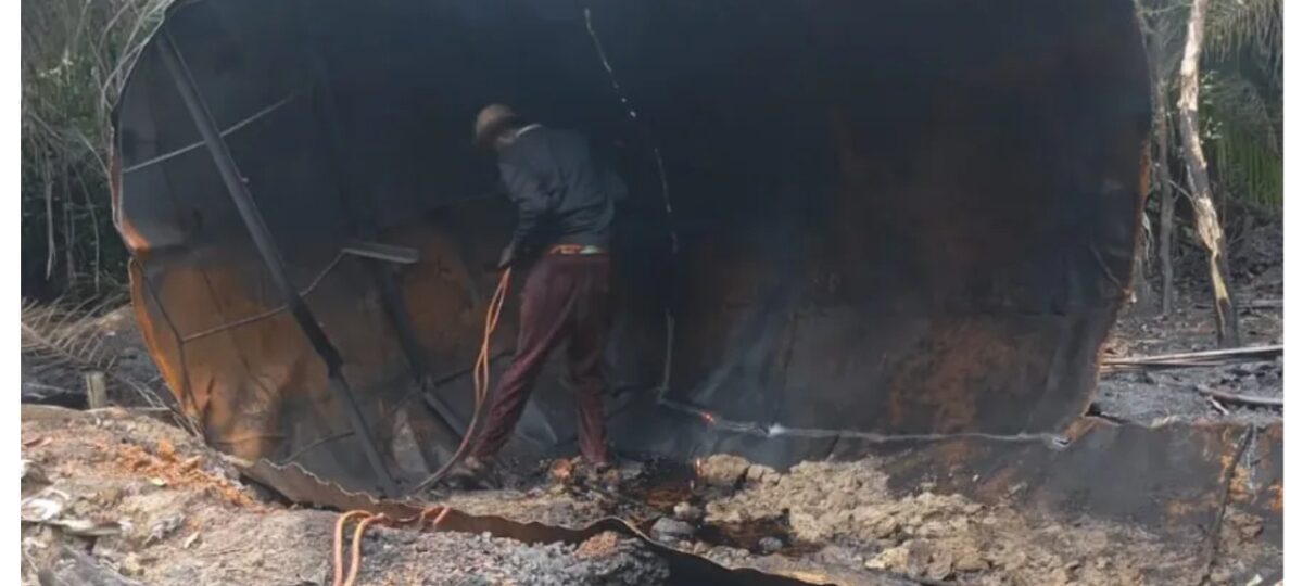 Nigerian Navy dismantles reconstructed illegal refinery
