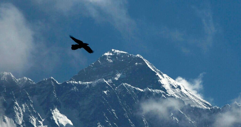 American climber breaks Everest speed record, his team says