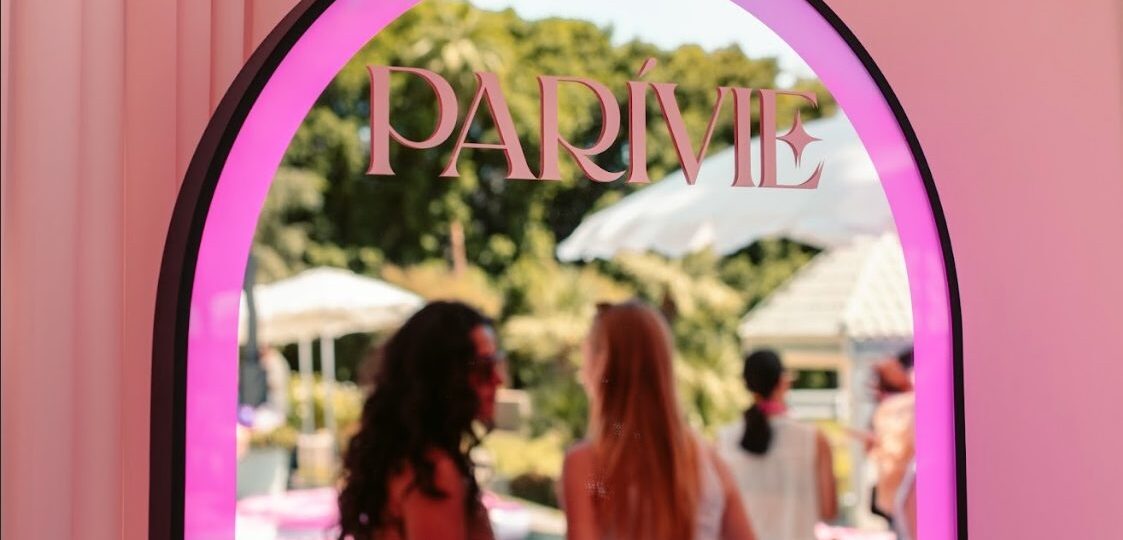 Paris Hilton’s Coachella Beauty Secret: The Smart Mirror You Need to Know About