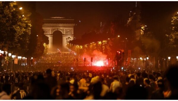 Hundreds Arrested As Clashes Errupt In Paris On PSG Victory Night
