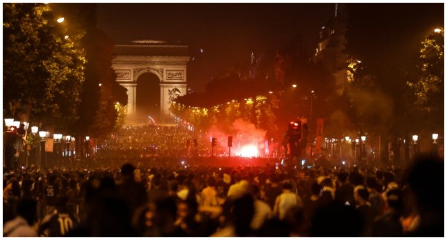 Hundreds Arrested As Clashes Errupt In Paris On PSG Victory Night