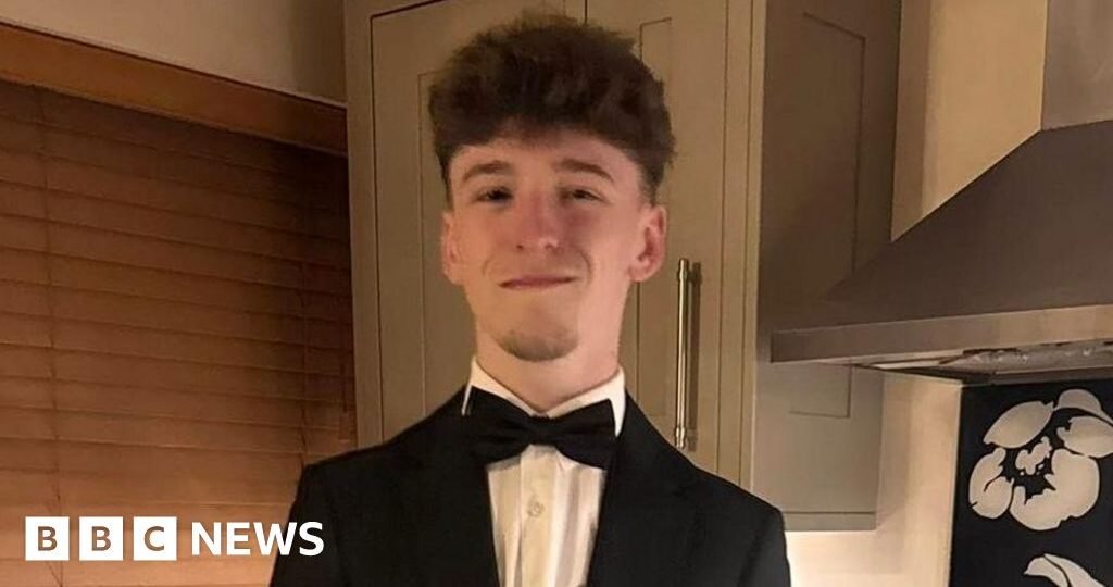 Call for more meningitis vaccines after teen dies