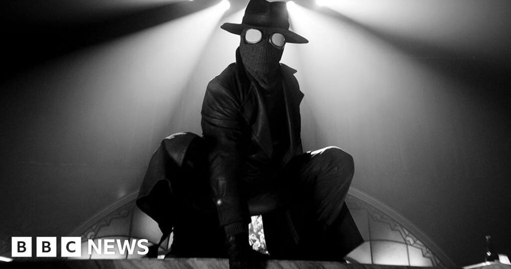 Enriching or irritating? Spider-Noir turns Spider Universe black and white