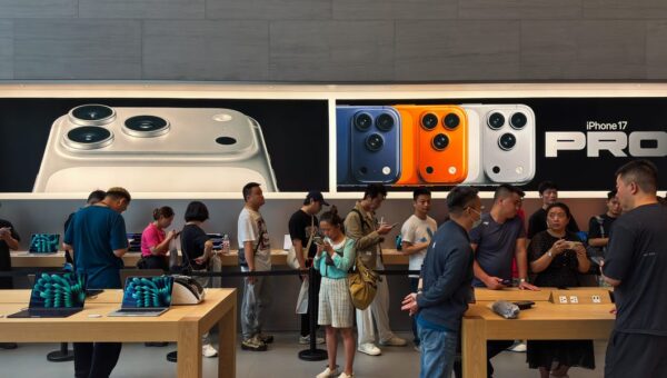 Samsung’s phone delay handed Apple an opening for a big iPhone year