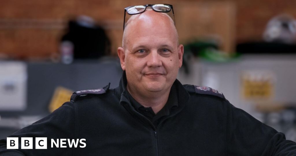 Officer who pulled driver from burning car honoured