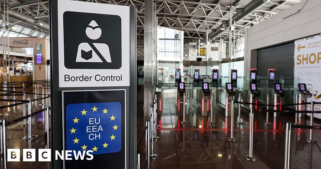 Arrive three hours before flight home, airline boss tells UK holidaymakers