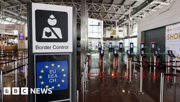 Arrive three hours before flight home, airline boss tells UK holidaymakers