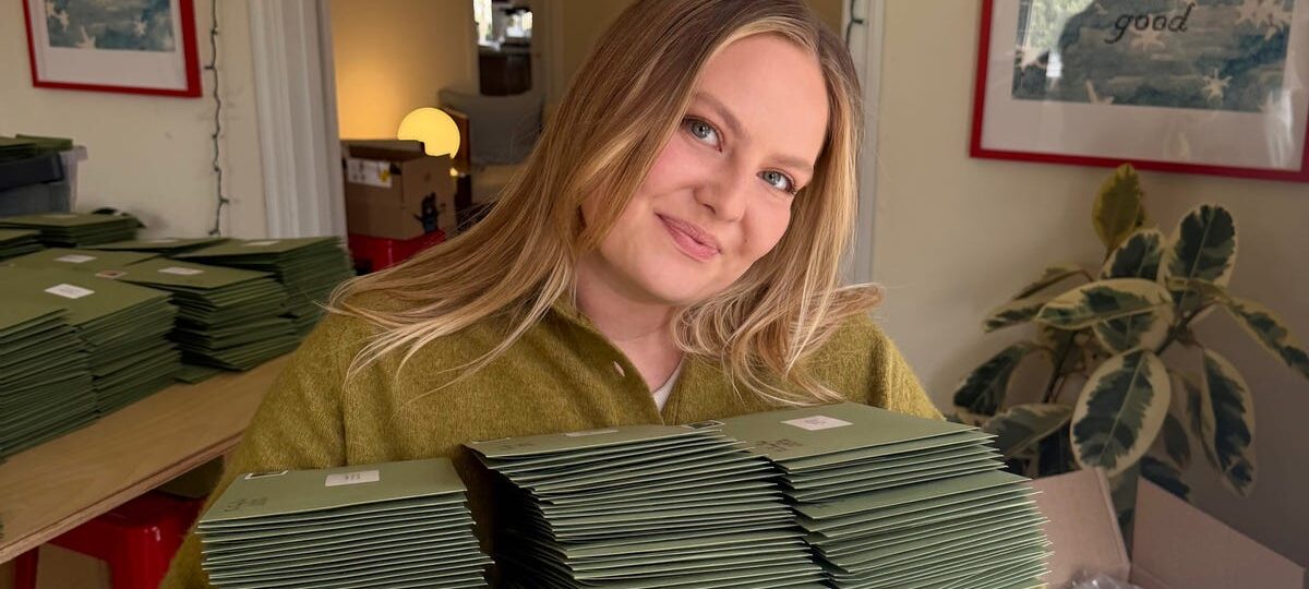 Gen Z are paying strangers around the world to send them handmade mail