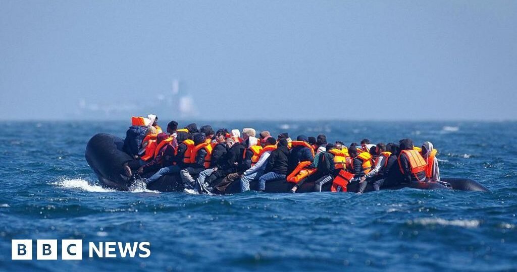 Almost 1,000 migrants cross Channel over bank holiday