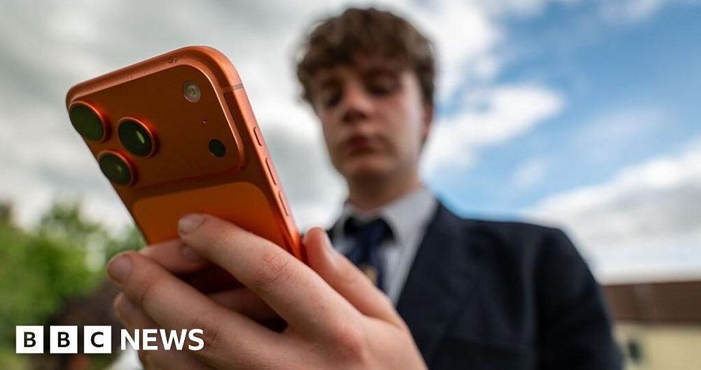 Social media as bad for young people as smoking, top doctors say