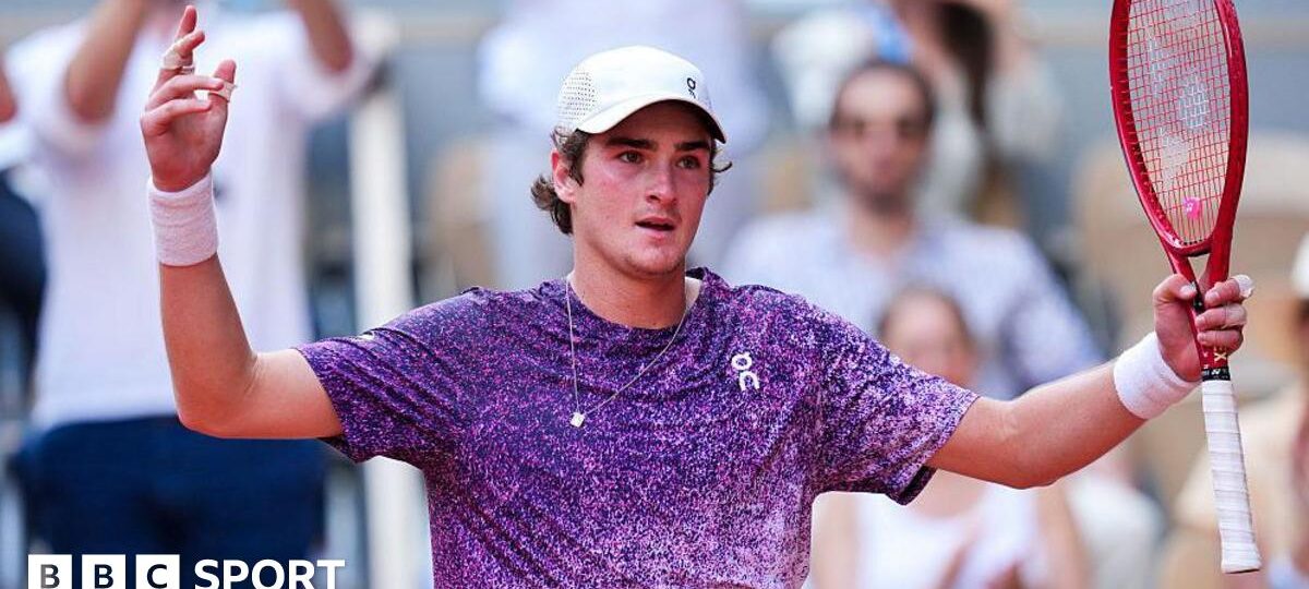 Teenage star Fonseca stuns Djokovic in French Open third-round epic