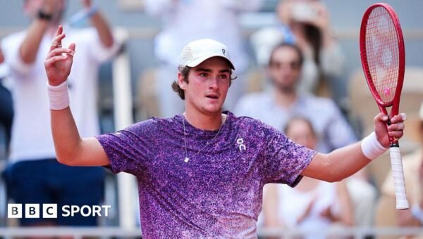 Teenage star Fonseca stuns Djokovic in French Open third-round epic