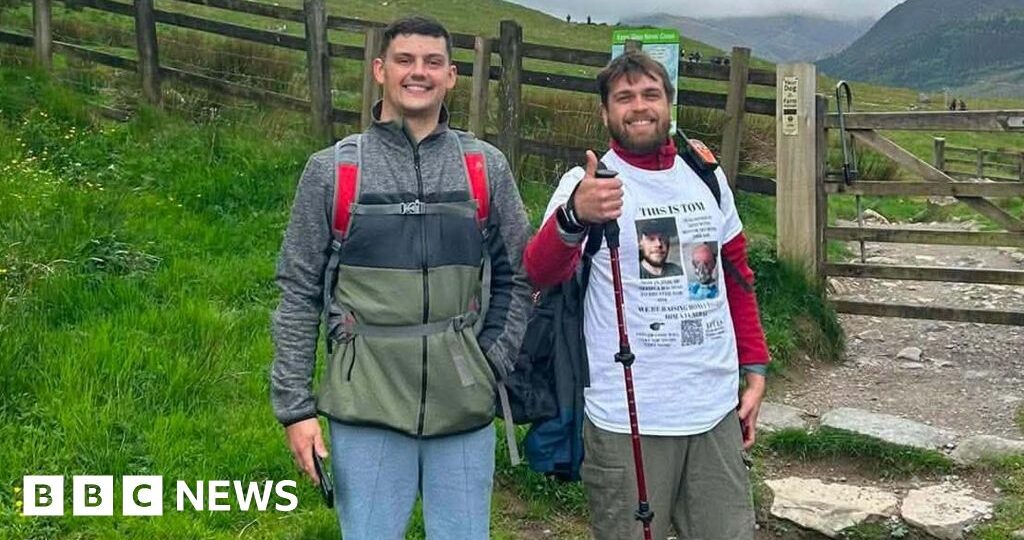 Charity hikers 'really angry' at being booed for dodging queues at Yr Wyddfa summit