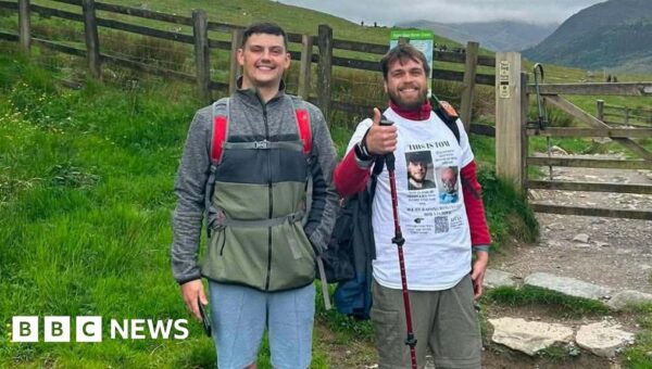 Charity hikers ‘really angry’ at being booed for dodging queues at Yr Wyddfa summit