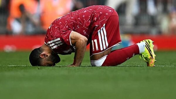 Watch: Mo Salah leaves the Anfield pitch for the final time to an incredible sending off from fans