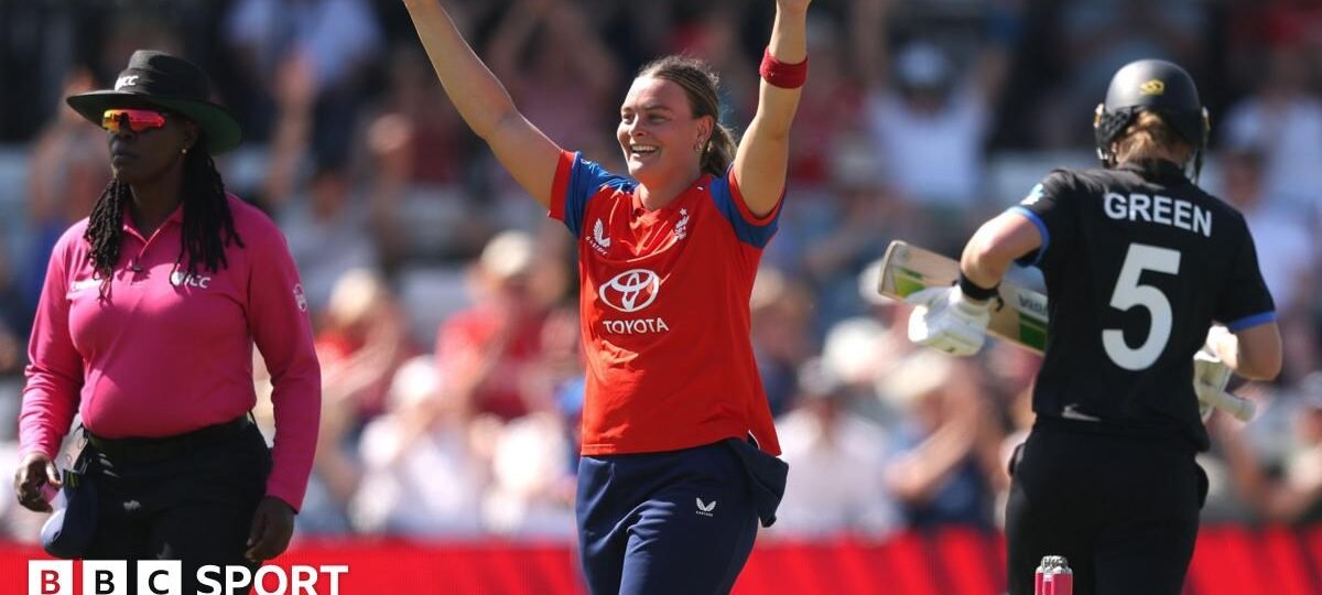 Gibson helps England beat NZ to clinch T20 series