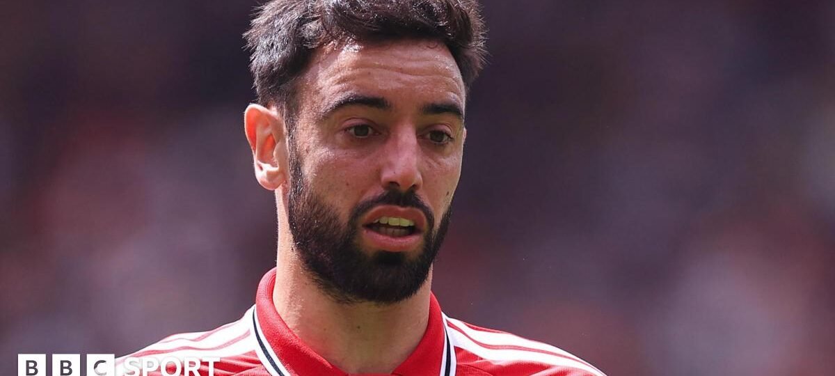 Man Utd captain Fernandes takes on Keane over 'lie'