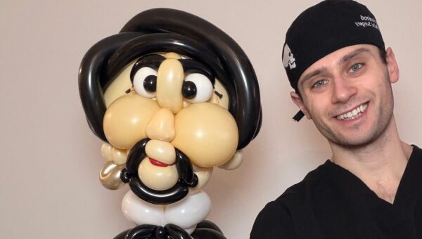 I have $400,000 in med school debt. I’m doing balloon art to pay it down.