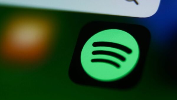 Spotify and Universal Music strike deal allowing fan-made AI covers and remixes