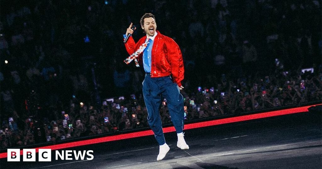 Harry Styles tour to review staging after fan complaints