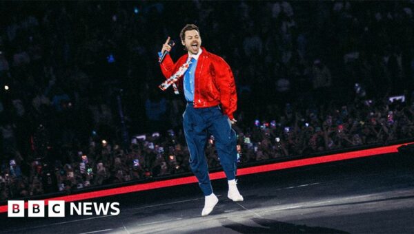 Harry Styles tour to review staging after fan complaints