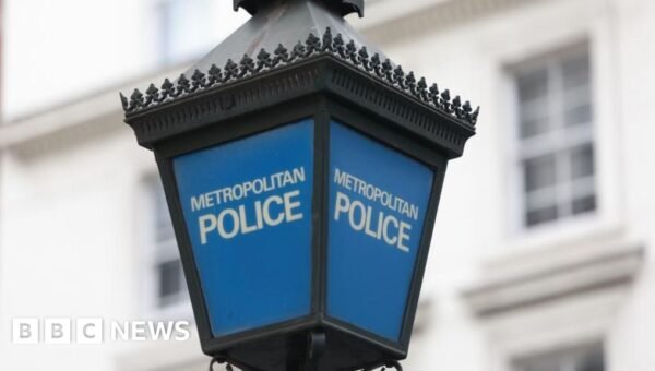 Man sought by police after making antisemitic threats