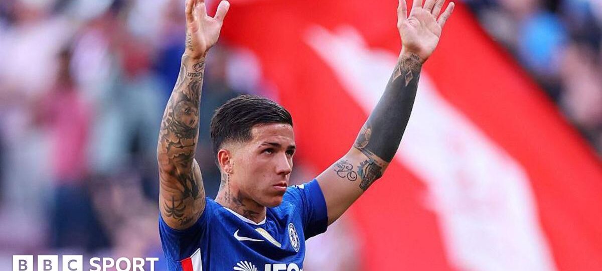 Fernandez wants Chelsea exit but club would demand £120m