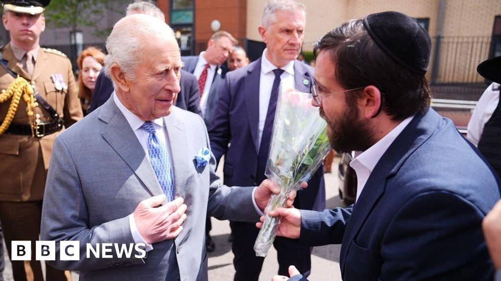 King visits victims of Golders Green stabbing