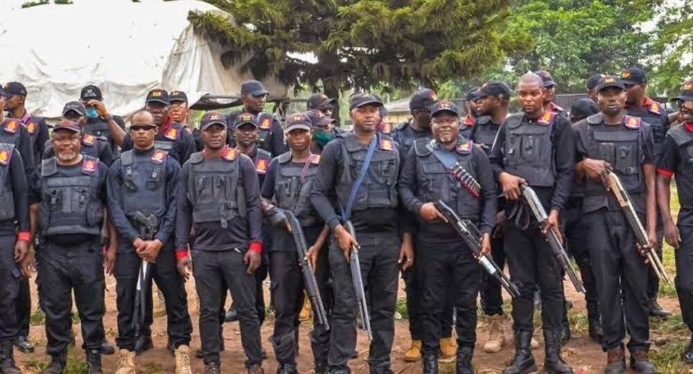 Security operatives apprehend suspected fake bank transfer scammer in Edo