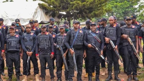 Security operatives apprehend suspected fake bank transfer scammer in Edo