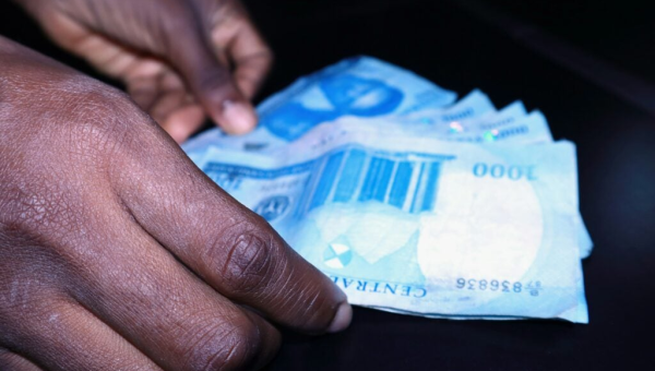 Naira depreciates to N1,392/$ in parallel market