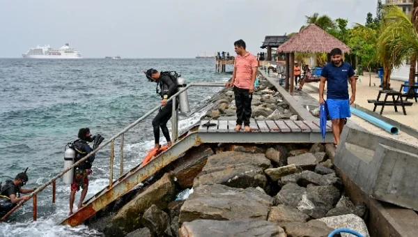 Maldives Rescuers Search For Four Drowned Italian Divers