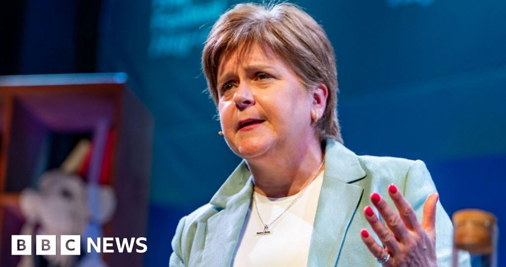 Sturgeon wishes she had not kept Murrell on as SNP chief executive