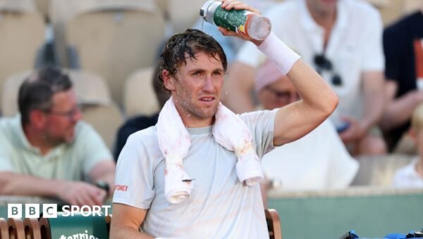 Ruud ‘like a zombie’ as he feared heatstroke in tough Paris win