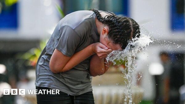 ‘Extraordinary’ heat health alerts to come into force as record May heat possible